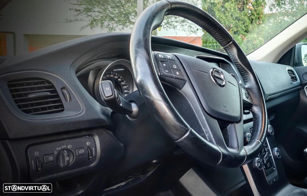 Volvo V40 D3 Momentum - 16