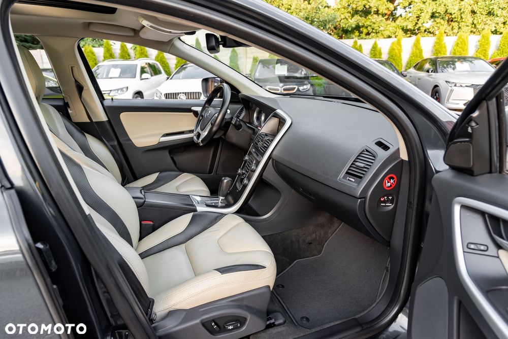 Volvo XC 60 D5 AWD RDesign - 27