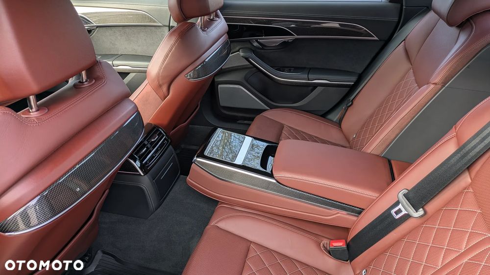 Audi S8 - 11