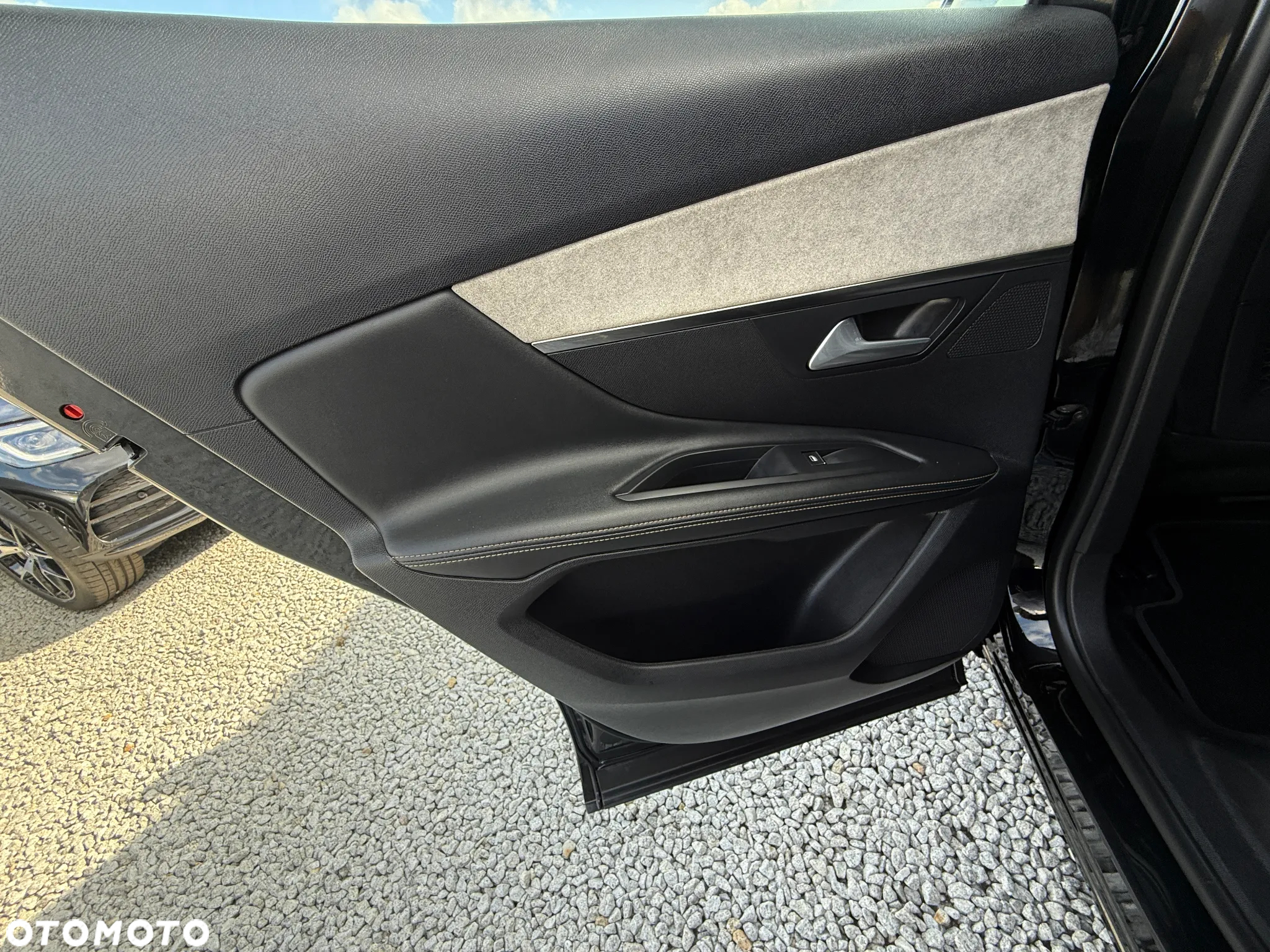 Peugeot 3008 Plug-In Hybrid 225 e-EAT8 GT - 28