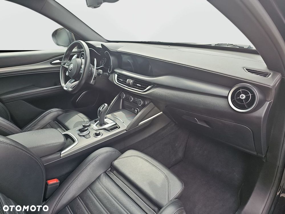 Alfa Romeo Stelvio 2.0 Turbo Veloce Q4 - 19