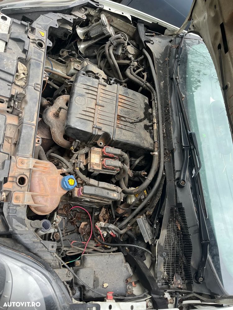 Dezmembrez Fiat Punto facelift alb 2010-2011 1,4 benzina - 4