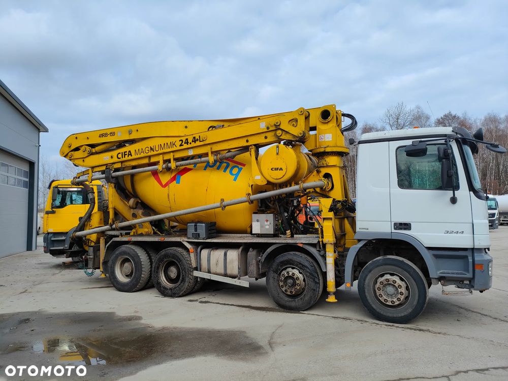 Mercedes-Benz 3244 - 3