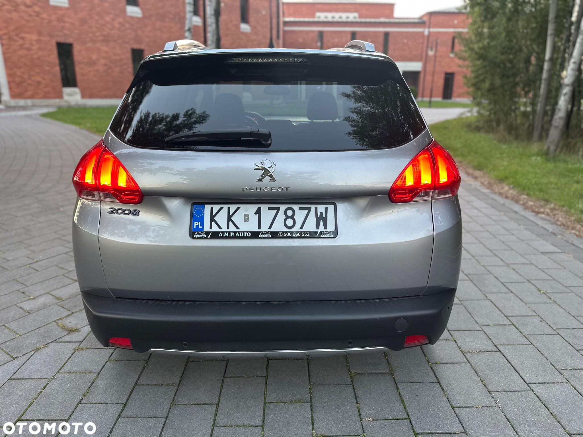 Peugeot 2008 1.2 Pure Tech GPF Signature S&S EAT6 - 19