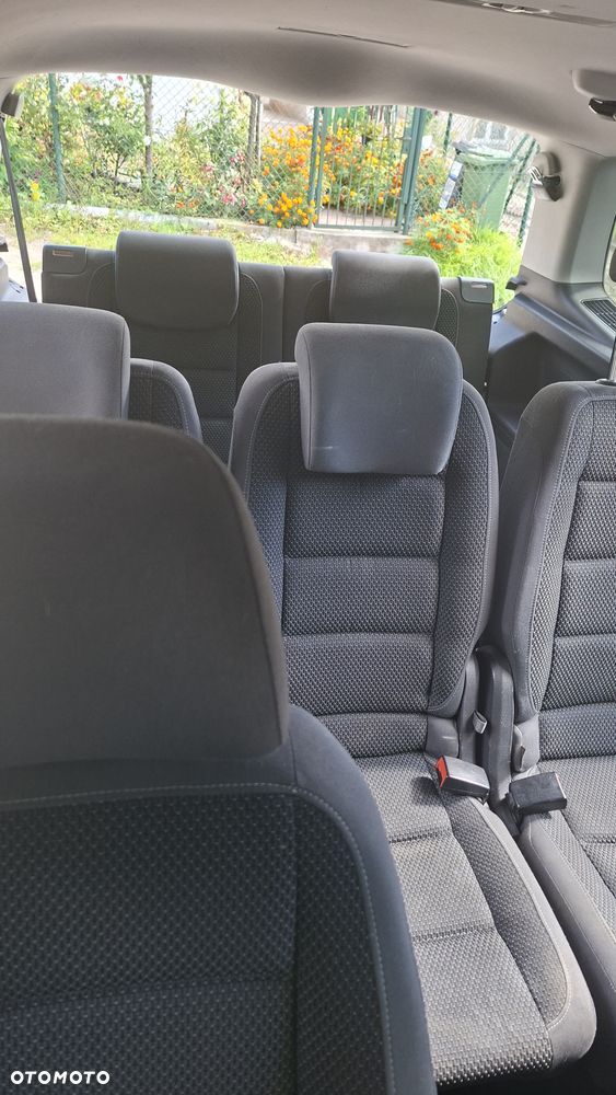 Volkswagen Touran - 21