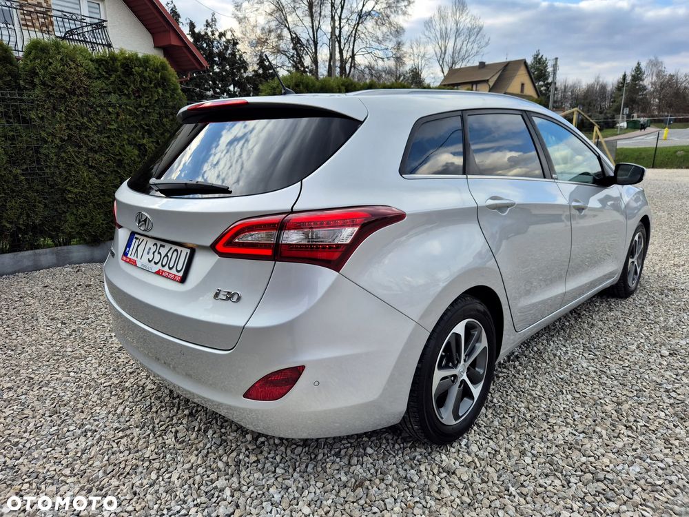 Hyundai i30 blue Kombi 1.6 GDi Passion - 19