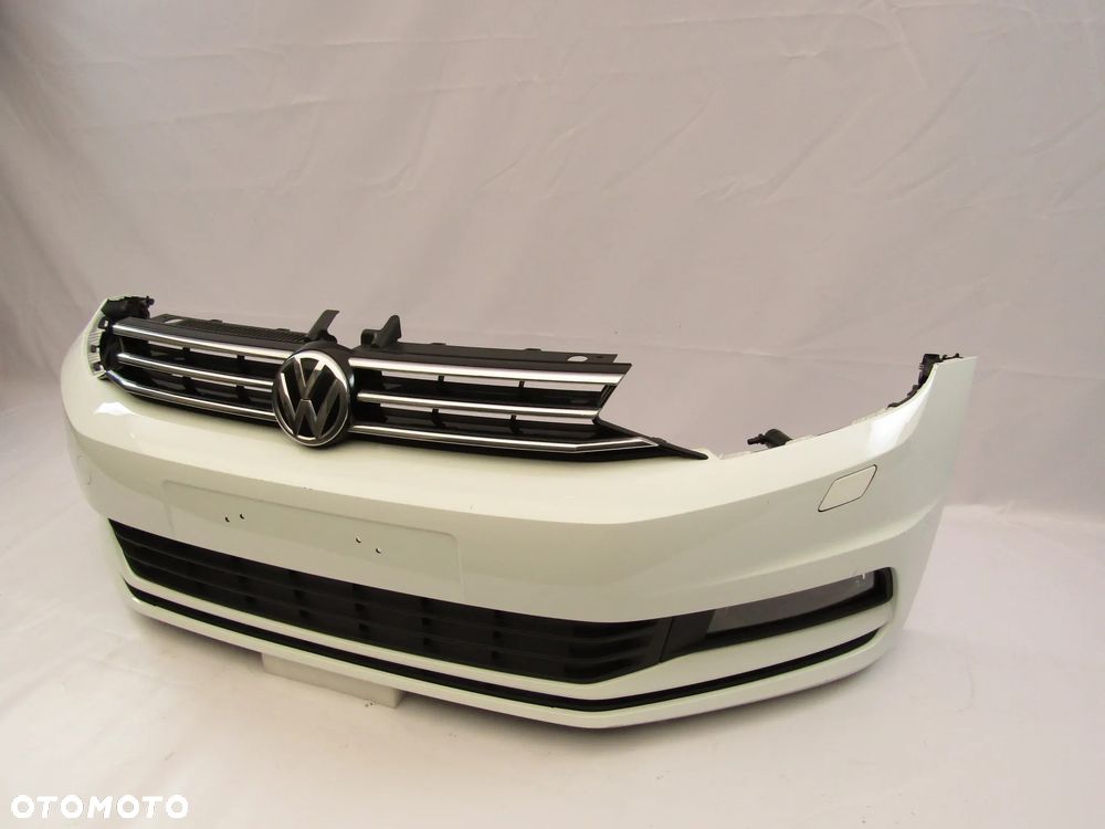 Zderzak przedni VW Touran 15 - 24 Sprysk. Lakier LC9A - 10
