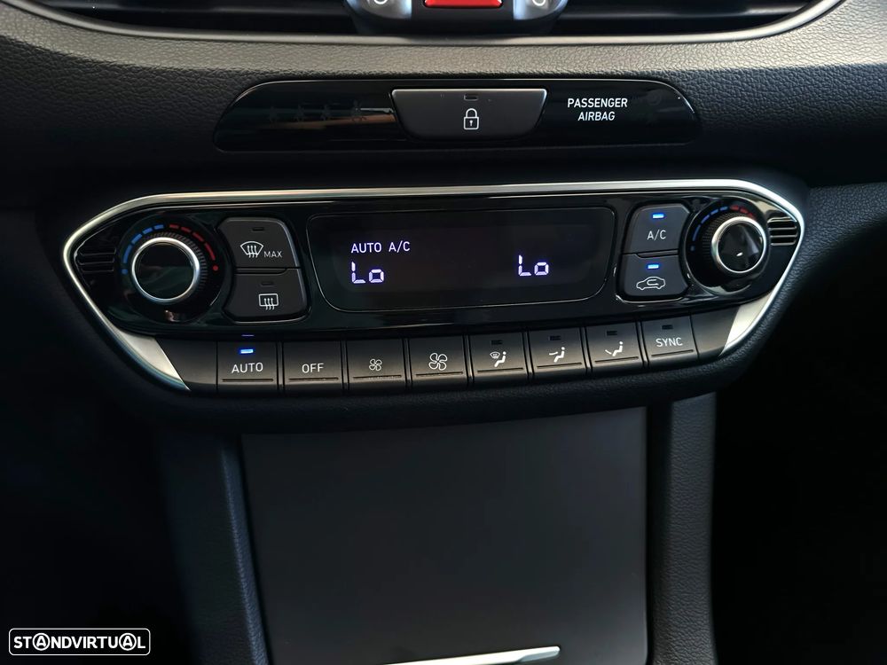 Hyundai i30 Fastback 1.0 T-GDI Style+Sens.Frt.+CI - 23
