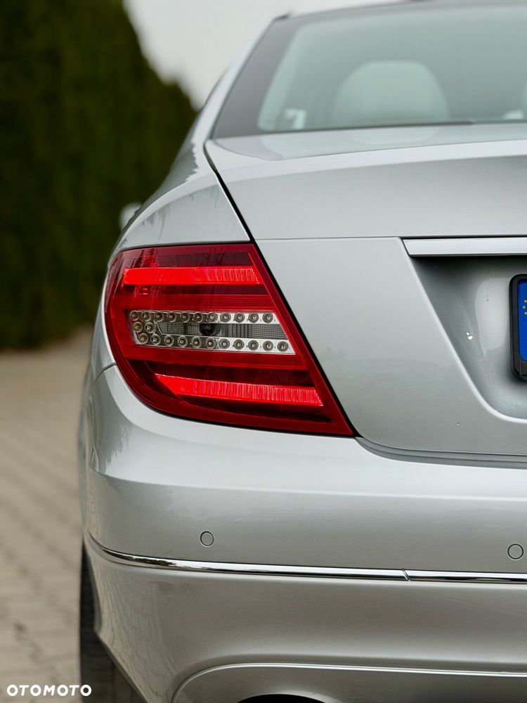 Mercedes-Benz Klasa C 200 T Avantgarde Edition - 4