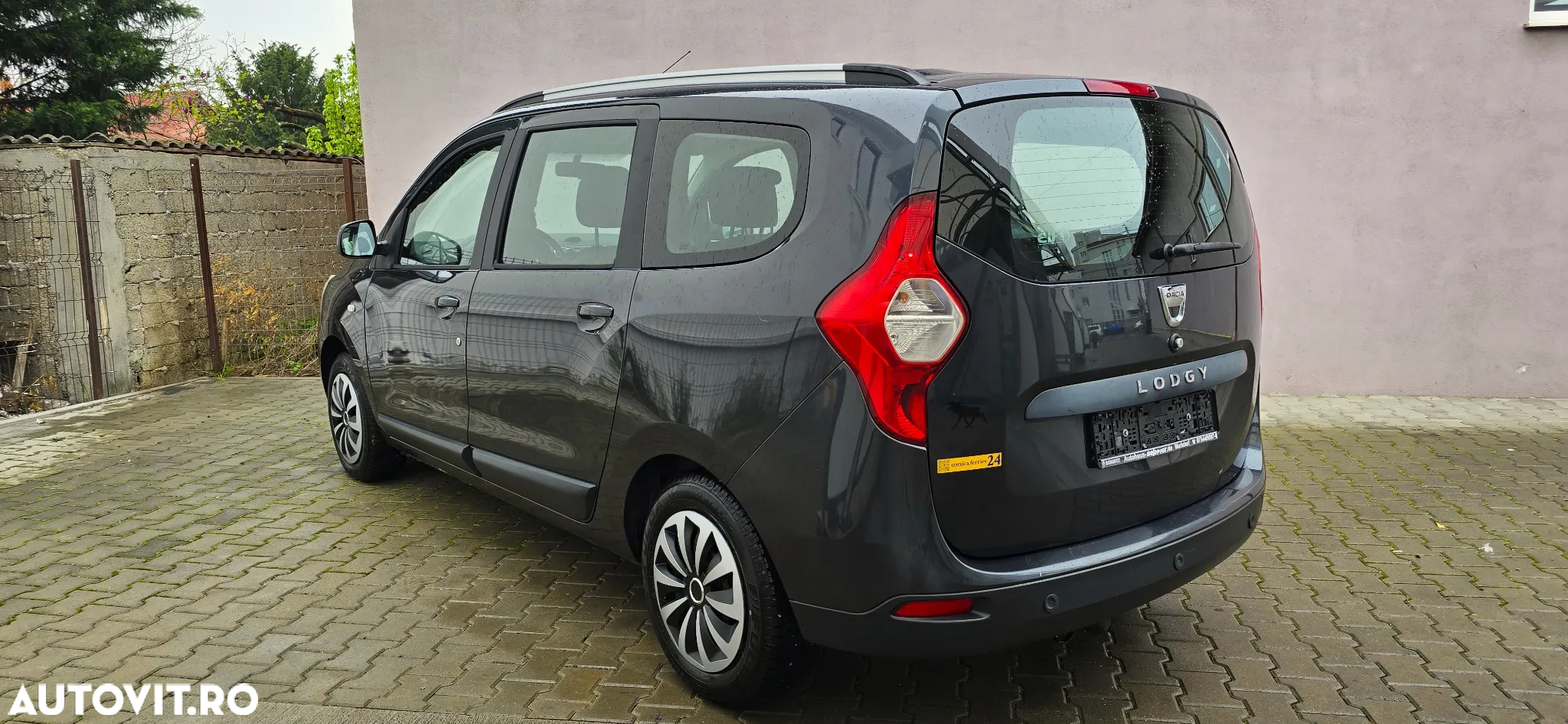 Dacia Lodgy 1.2 TCe 115 CP Laureate - 4
