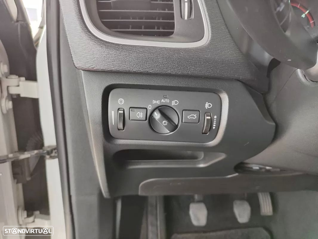 Volvo V40 1.6 D2 Momentum - 24