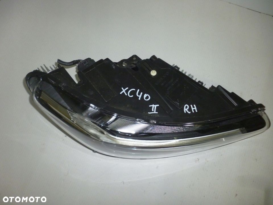 VOLVO XC40 II LAMPA PRZEDNIA PRZÓD RH - 4