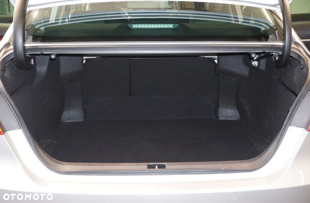 Toyota Camry Executive - 25
