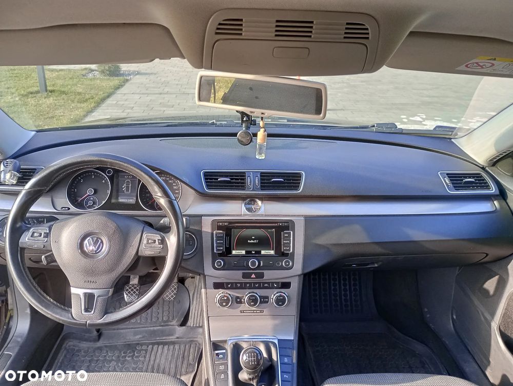Volkswagen Passat 1.6 TDI Comfortline - 12
