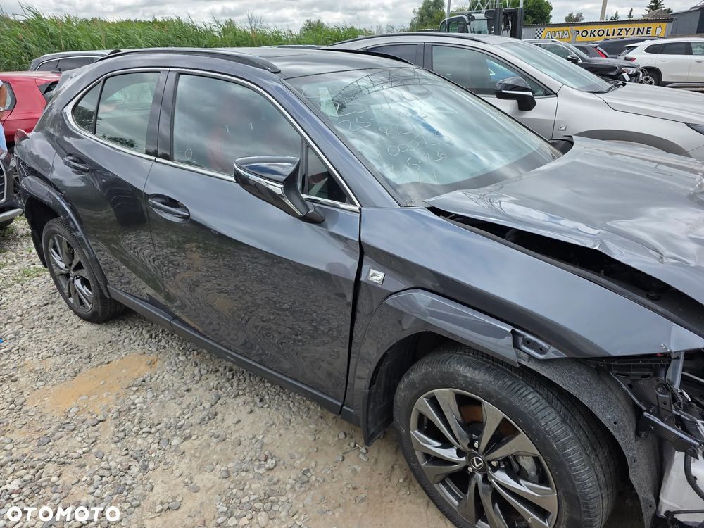 Lexus UX 300h (E-FOUR) F SPORT - 4