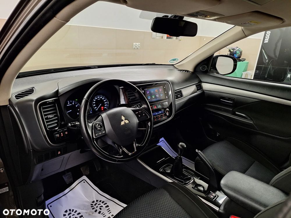 Mitsubishi Outlander 2.0 2WD Diamant Edition - 16