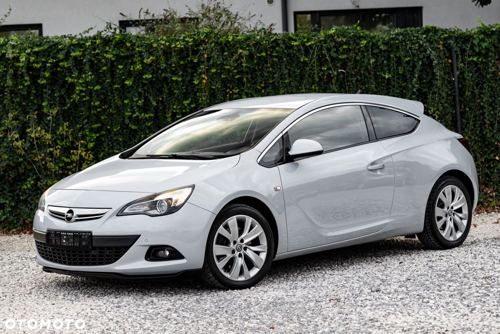 Opel Astra IV GTC 1.6 T Sport - 3