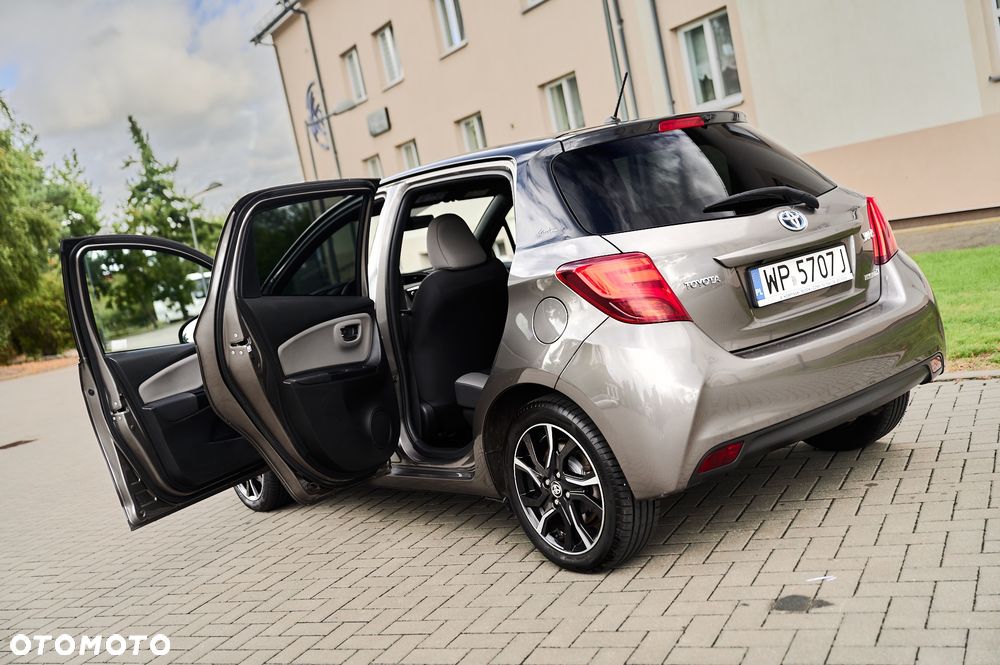 Toyota Yaris Hybrid 100 Selection Passion - 25