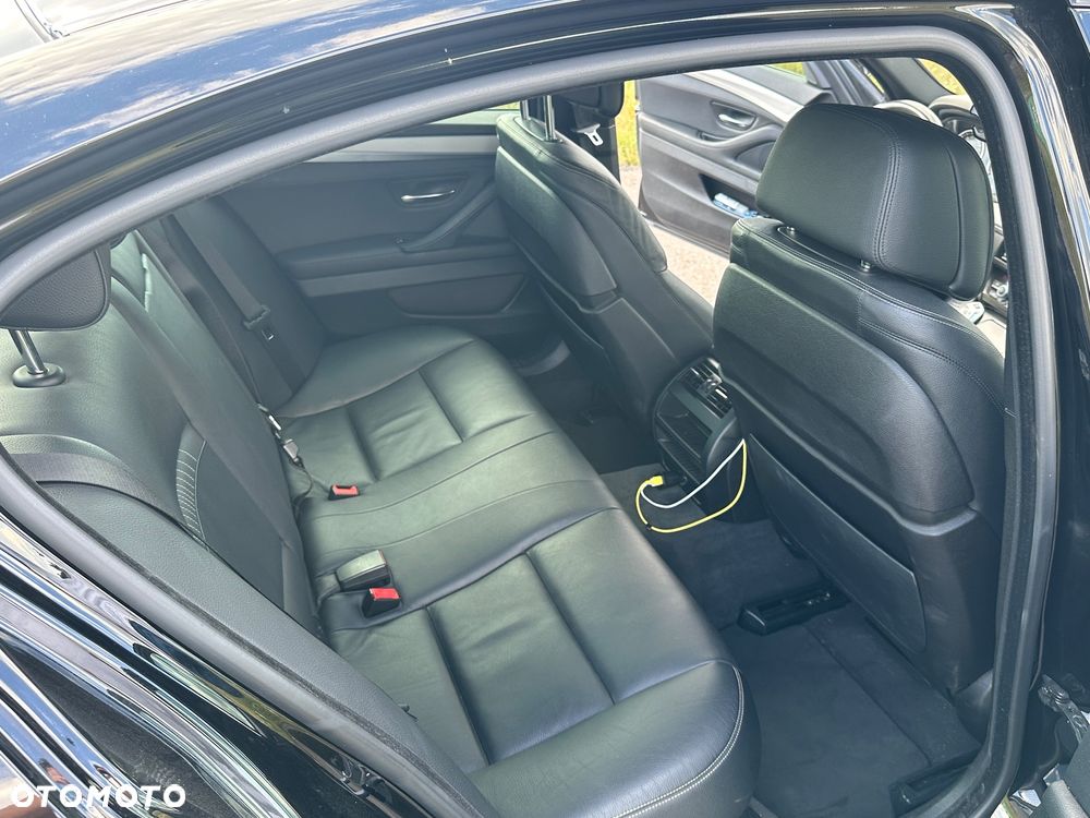 BMW Seria 5 530d xDrive - 13