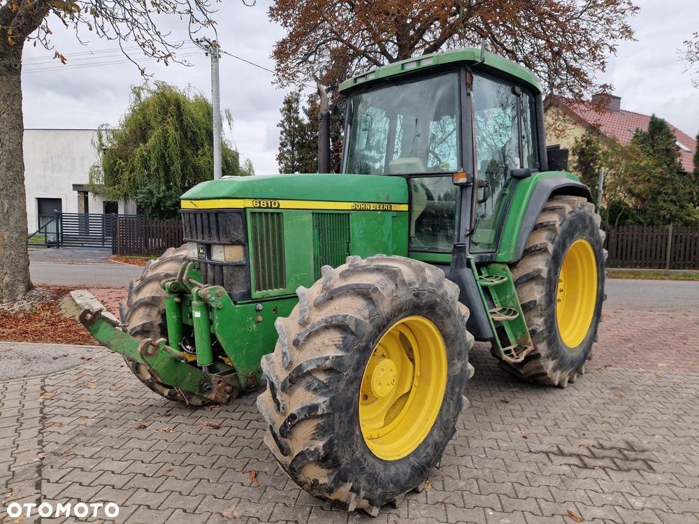 John Deere 6810