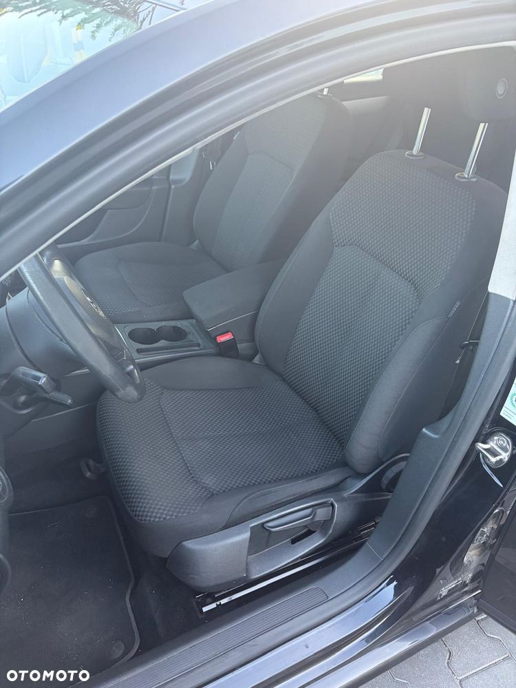 Volkswagen Passat 2.0 TDI Comfortline - 8
