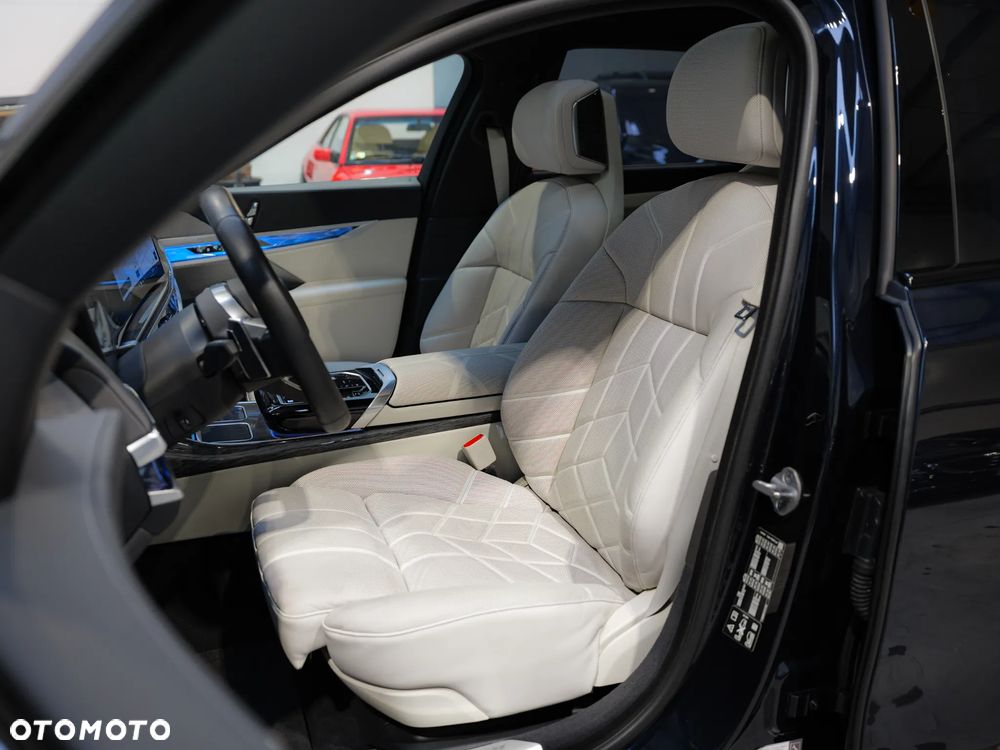 BMW Seria 7 740d xDrive sport - 17