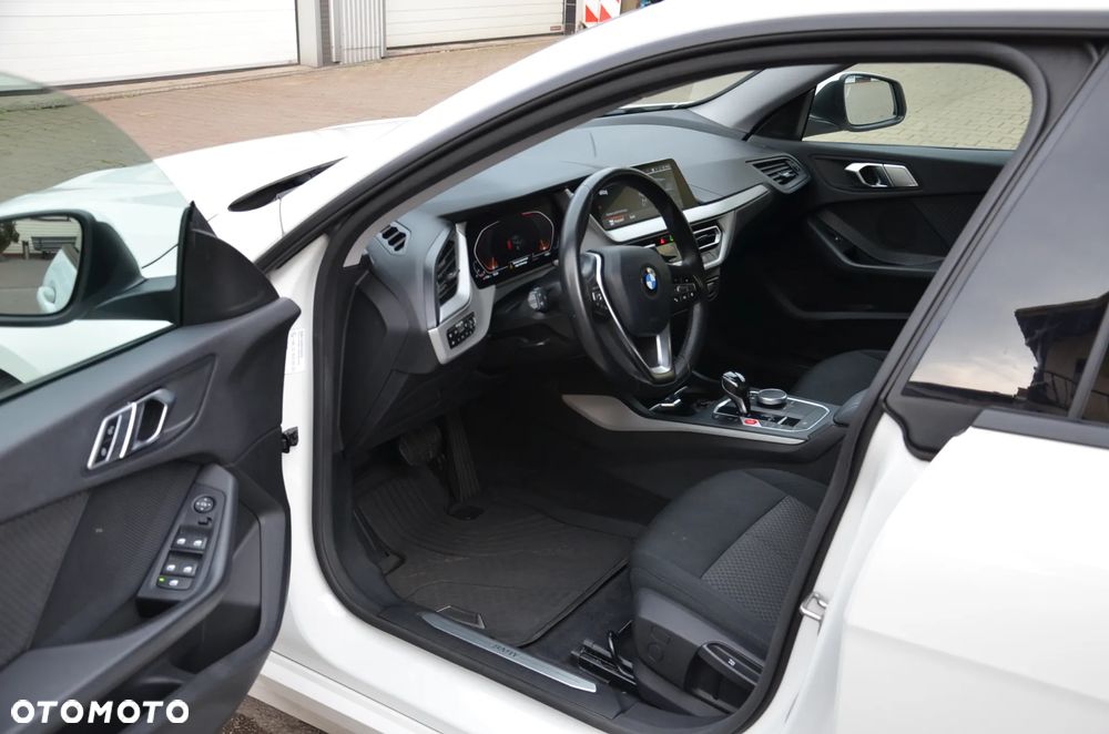 BMW Seria 2 218i Sport Line - 7