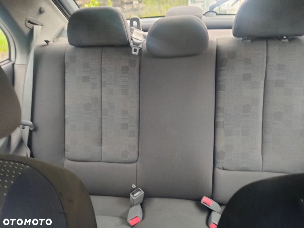 Hyundai Accent - 10