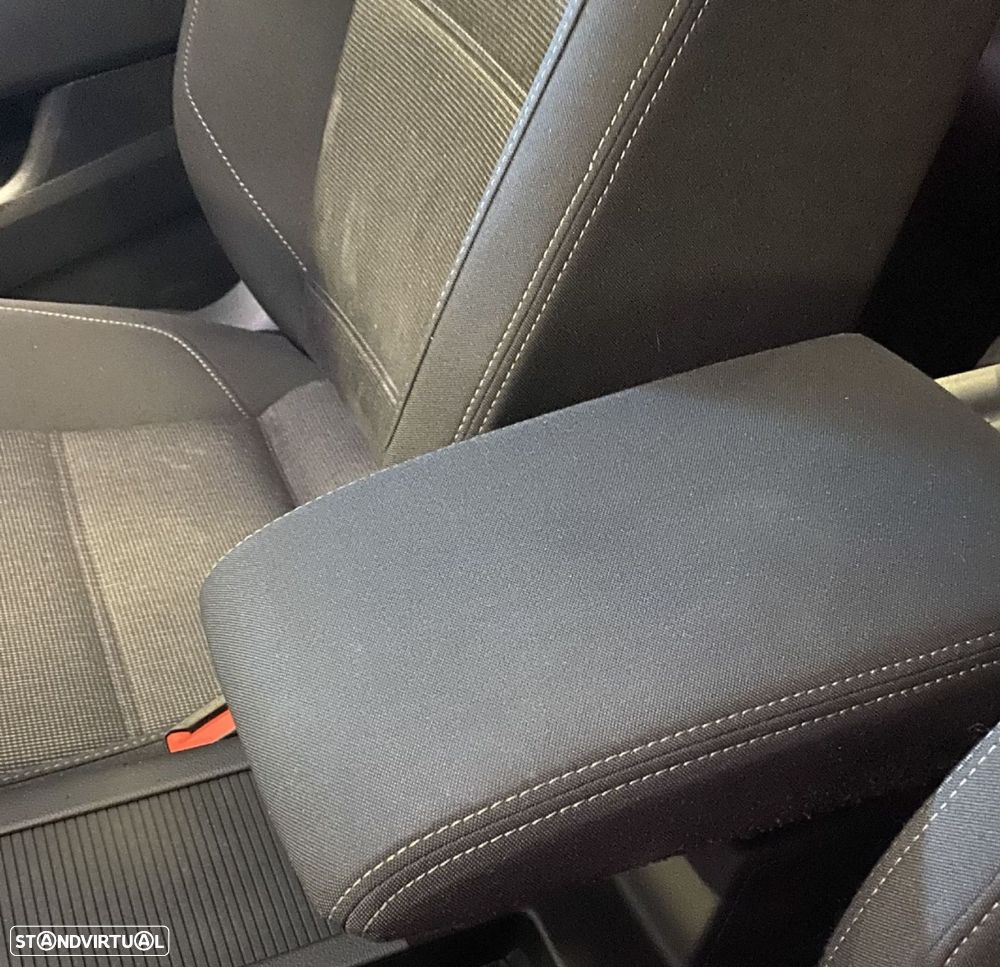 VW Passat Variant - 38