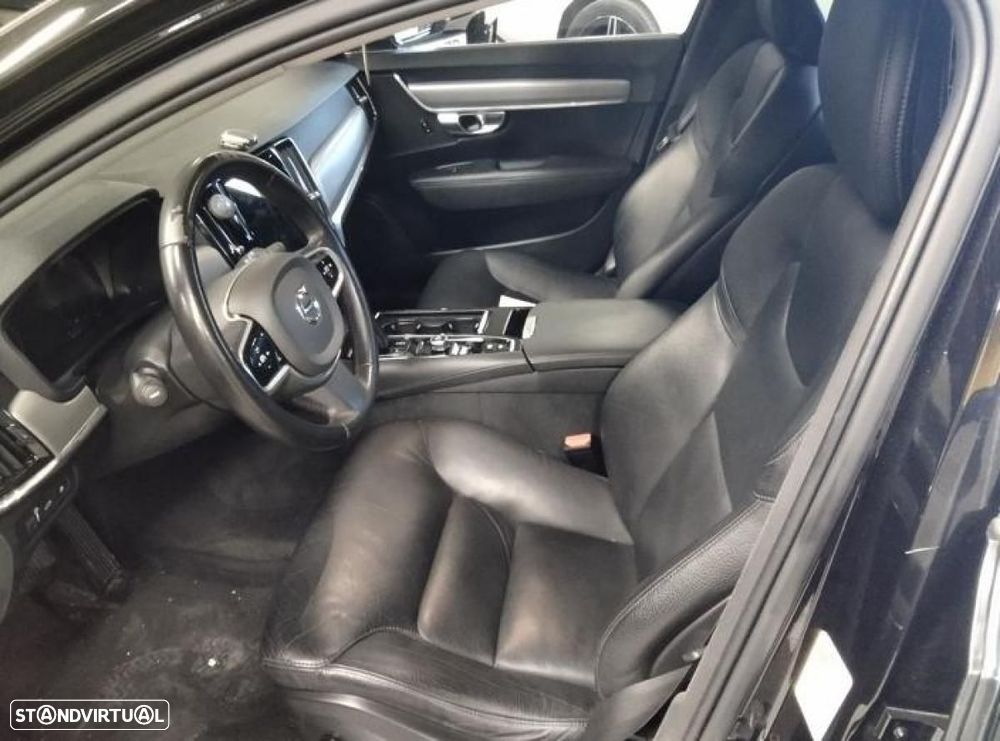 Volvo V90 2.0 T8 Momentum AWD Geartronic - 3