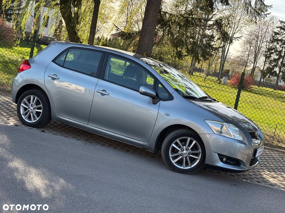 Toyota Auris 1.33 VVT-i Premium + - 6