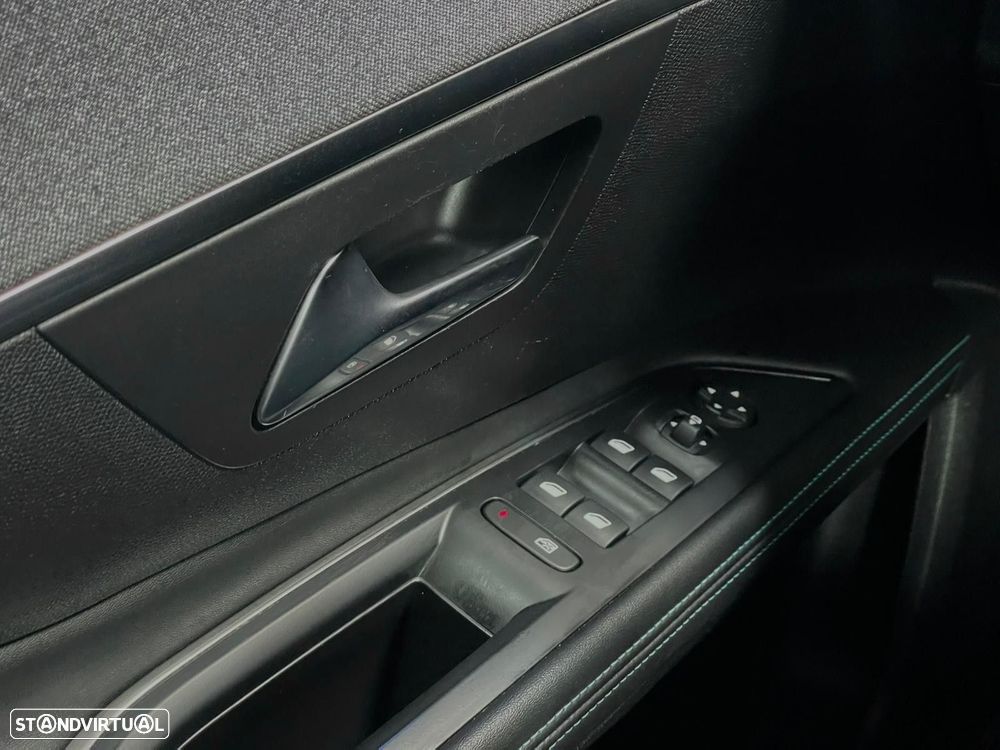 Peugeot 5008 1.2 PureTech Allure EAT8 - 9
