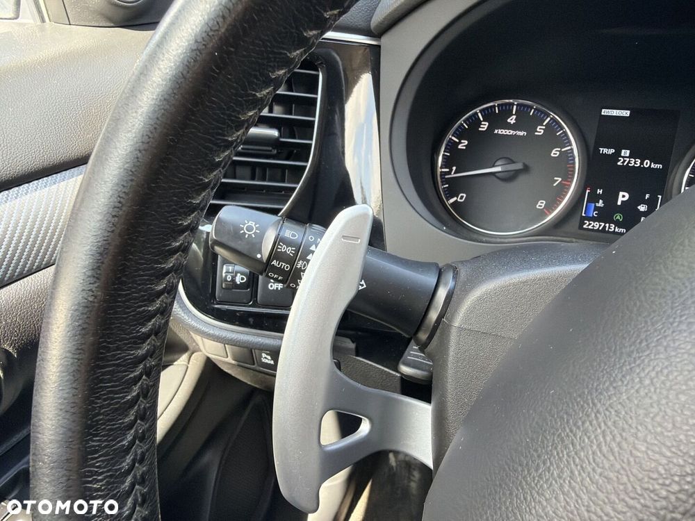 Mitsubishi Outlander 2.0 Intense 4WD CVT - 17