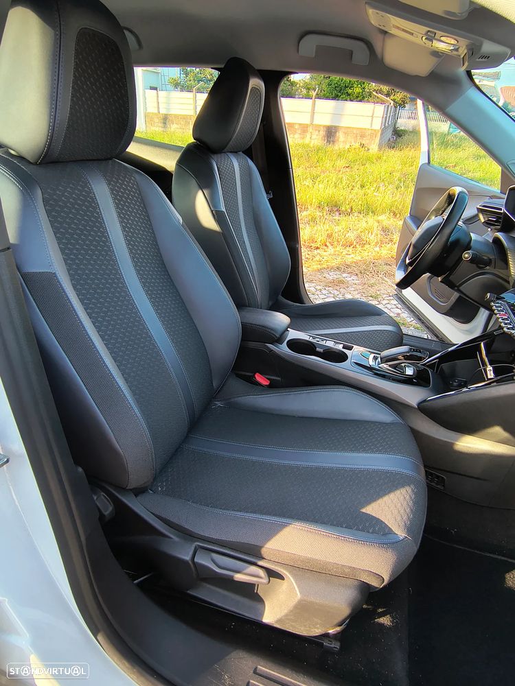 Peugeot 2008 - 11