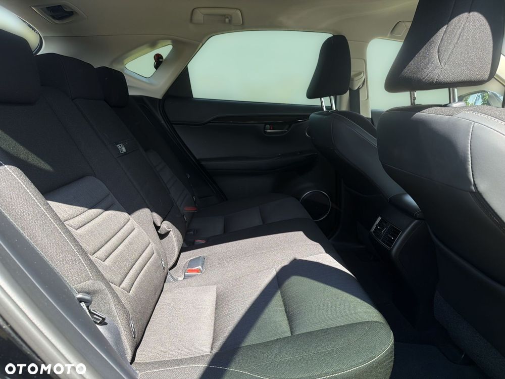 Lexus NX 300h Business Edition AWD - 11