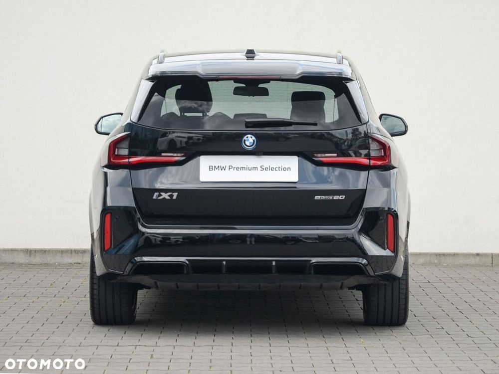 BMW iX1 - 11