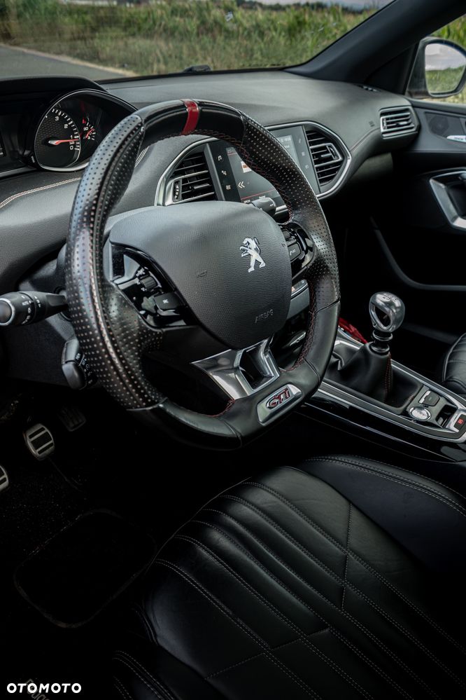 Peugeot 308 1.6 e-THP GTi by Sport S&S - 8
