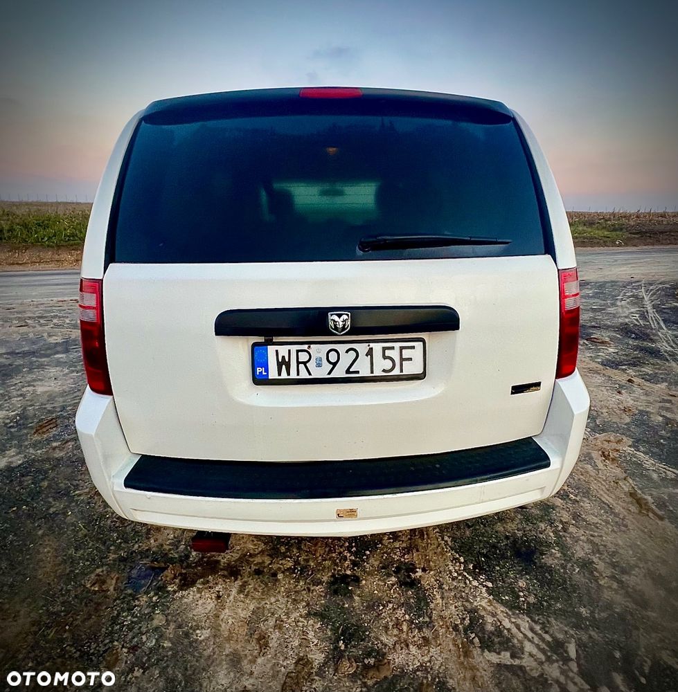 Dodge Grand Caravan - 8