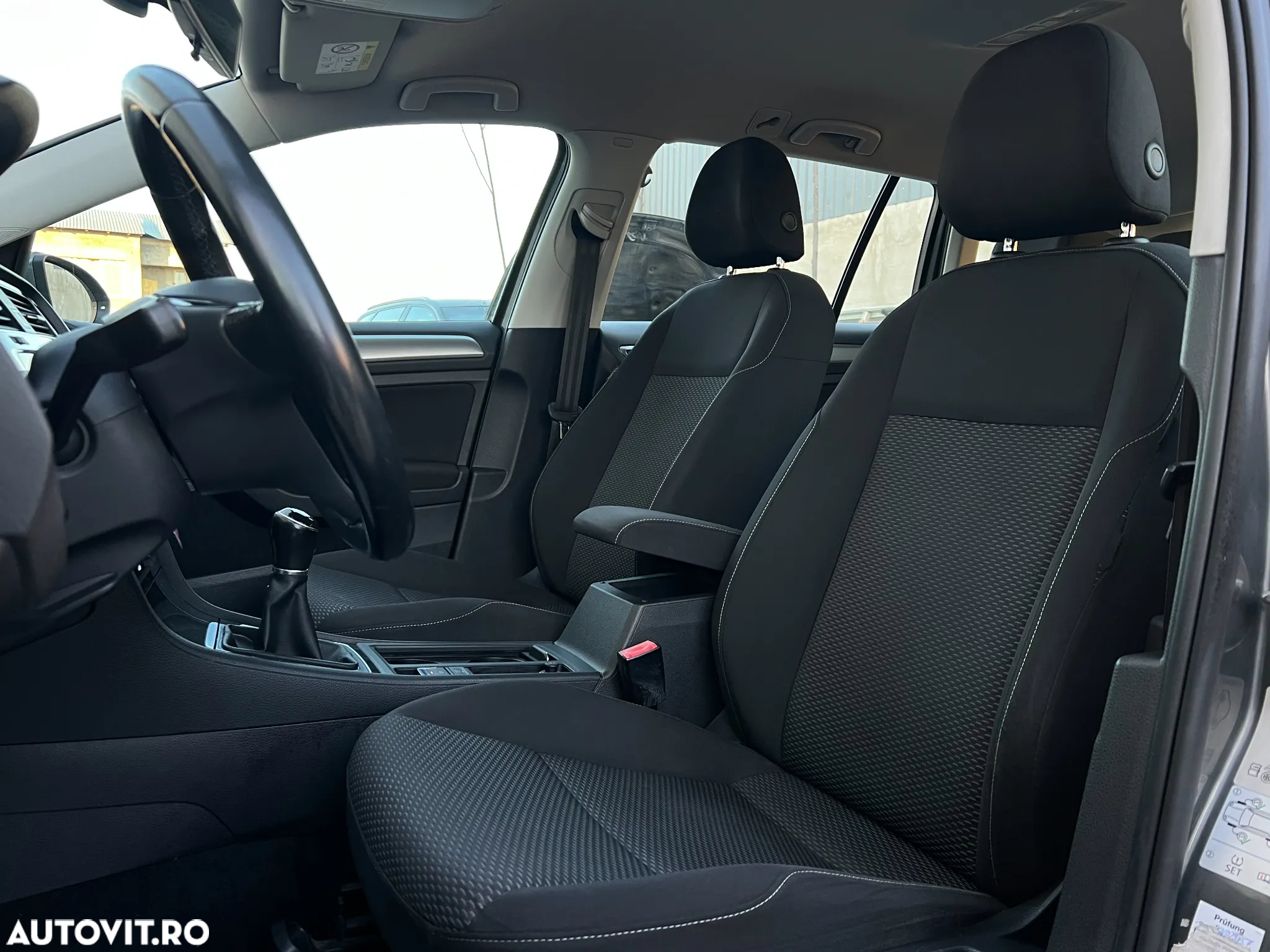 Volkswagen Golf 1.6 TDI Comfortline - 6