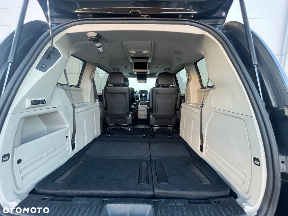 Chrysler Town & Country 3.6 Limited - 12
