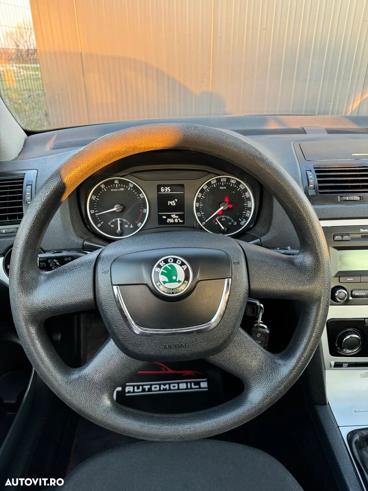 Skoda Octavia 1.6 Tour - 9