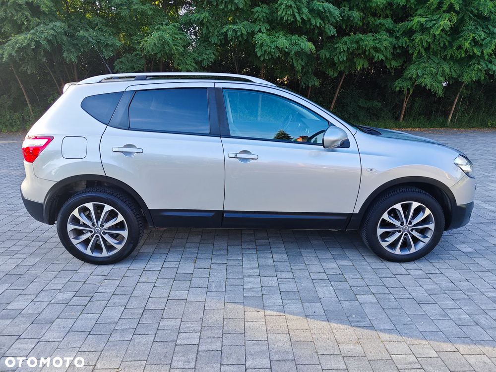 Nissan Qashqai 2.0 dCi 4 x 4 DPF tekna - 11