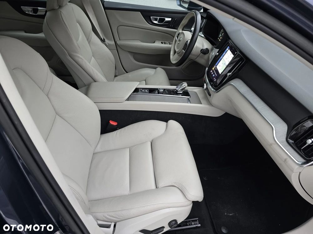 Volvo V60 T4 Geartronic R-Design - 8