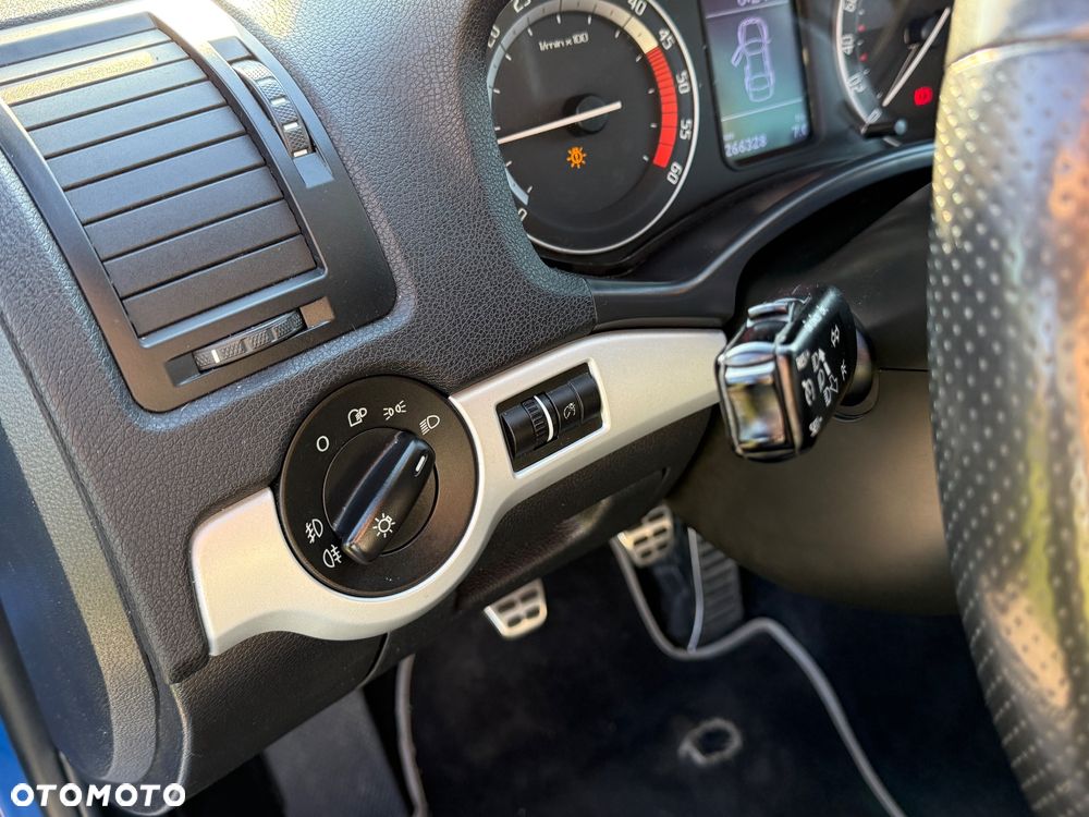 Skoda Octavia 2.0 TDI RS - 17