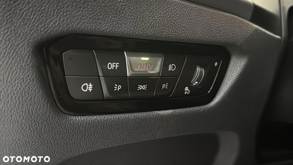 BMW Seria 3 318d mHEV - 30