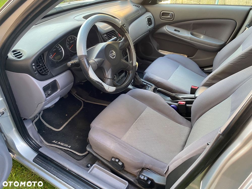 Nissan Almera 1.5 Base - 13