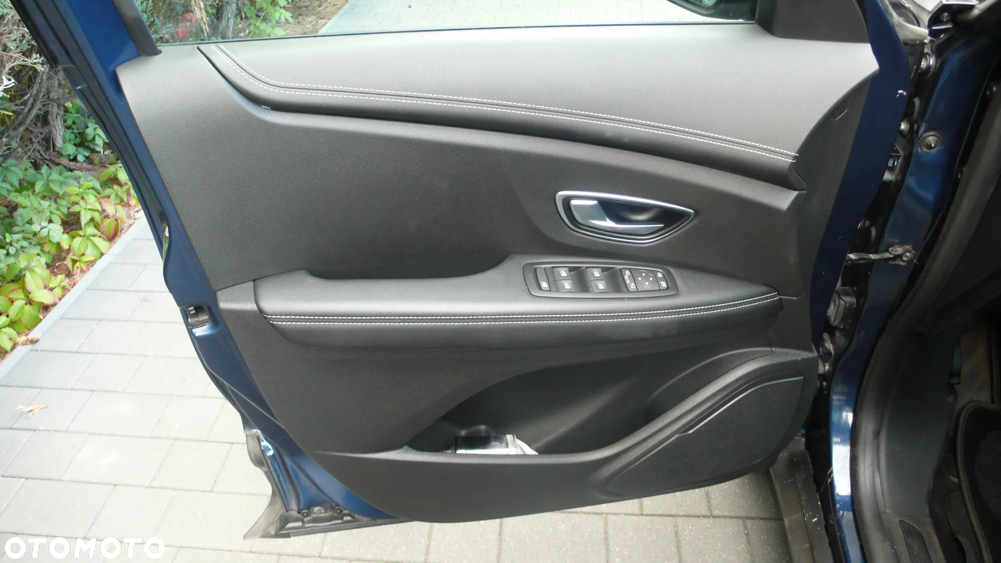 Renault Grand Scenic TCe 140 GPF EDC BLACK EDITION - 12