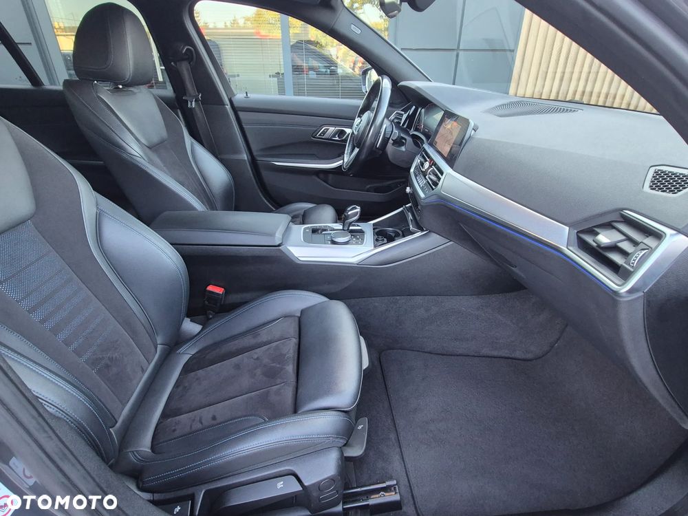 BMW Seria 3 320d Edition M Sport Shadow - 31