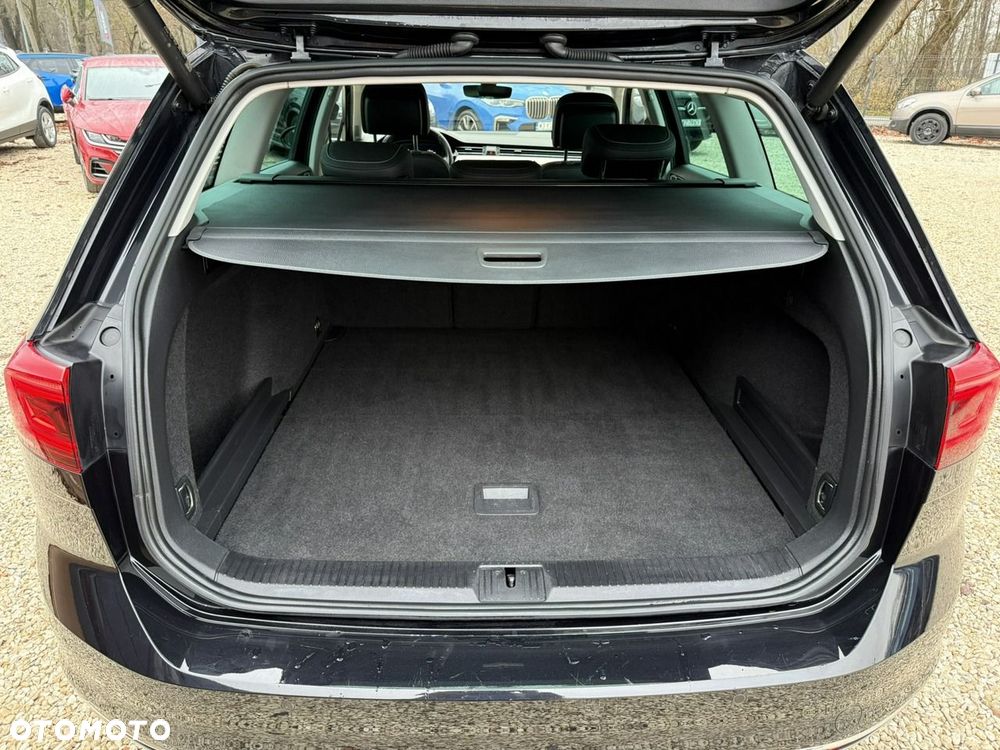 Volkswagen Passat - 28