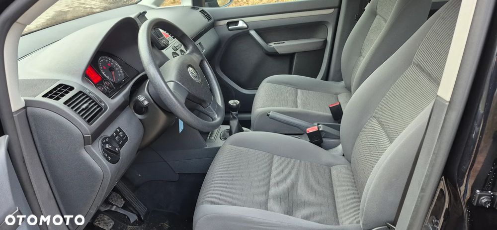 Volkswagen Touran - 11